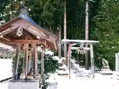 新山神社の手水