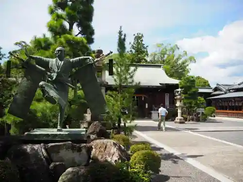 大井神社の像