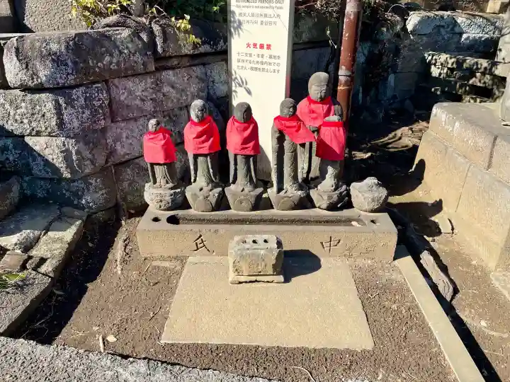 大泉寺の{uncategorized: "未分類", other: "その他", undefined: "問題あり", building: "その他建物", grave: "お墓", sacred_gate: "鳥居", guardian: "狛犬", statue: "像", buddha: "仏像", history: "歴史", nature: "自然", garden: "庭園", animal: "動物", pagoda: "塔", temizu: "手水舎", mountain_gate: "山門・神門", sanctuary: "本殿・本堂", subordinate: "末社・摂社", art: "芸術", scenery: "景色", jizo: "地蔵", ema: "絵馬", goshuin: "御朱印", omikuji: "おみくじ", items: "授与品その他", amulet: "お守り", goshuincho: "御朱印帳", eats: "食事", festival: "お祭り", votive_dance: "神楽", shichigosan: "七五三参", wedding: "結婚式", experience: "体験その他", initially: "初詣", around: "周辺", anti_infection: "感染症対策"}