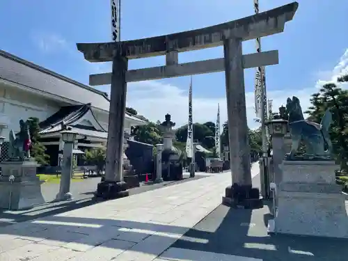 豊川閣　妙厳寺の鳥居