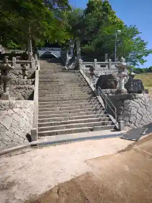 加茂神社の{uncategorized: "未分類", other: "その他", undefined: "問題あり", building: "その他建物", grave: "お墓", sacred_gate: "鳥居", guardian: "狛犬", statue: "像", buddha: "仏像", history: "歴史", nature: "自然", garden: "庭園", animal: "動物", pagoda: "塔", temizu: "手水舎", mountain_gate: "山門・神門", sanctuary: "本殿・本堂", subordinate: "末社・摂社", art: "芸術", scenery: "景色", jizo: "地蔵", ema: "絵馬", goshuin: "御朱印", omikuji: "おみくじ", items: "授与品その他", amulet: "お守り", goshuincho: "御朱印帳", eats: "食事", festival: "お祭り", votive_dance: "神楽", shichigosan: "七五三参", wedding: "結婚式", experience: "体験その他", initially: "初詣", around: "周辺", anti_infection: "感染症対策"}