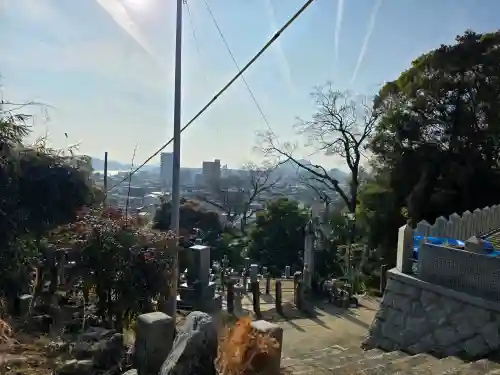 大師寺の{uncategorized: "未分類", other: "その他", undefined: "問題あり", building: "その他建物", grave: "お墓", sacred_gate: "鳥居", guardian: "狛犬", statue: "像", buddha: "仏像", history: "歴史", nature: "自然", garden: "庭園", animal: "動物", pagoda: "塔", temizu: "手水舎", mountain_gate: "山門・神門", sanctuary: "本殿・本堂", subordinate: "末社・摂社", art: "芸術", scenery: "景色", jizo: "地蔵", ema: "絵馬", goshuin: "御朱印", omikuji: "おみくじ", items: "授与品その他", amulet: "お守り", goshuincho: "御朱印帳", eats: "食事", festival: "お祭り", votive_dance: "神楽", shichigosan: "七五三参", wedding: "結婚式", experience: "体験その他", initially: "初詣", around: "周辺", anti_infection: "感染症対策"}
