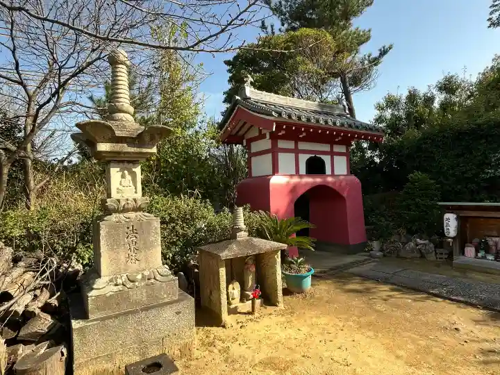 海岸寺の{uncategorized: "未分類", other: "その他", undefined: "問題あり", building: "その他建物", grave: "お墓", sacred_gate: "鳥居", guardian: "狛犬", statue: "像", buddha: "仏像", history: "歴史", nature: "自然", garden: "庭園", animal: "動物", pagoda: "塔", temizu: "手水舎", mountain_gate: "山門・神門", sanctuary: "本殿・本堂", subordinate: "末社・摂社", art: "芸術", scenery: "景色", jizo: "地蔵", ema: "絵馬", goshuin: "御朱印", omikuji: "おみくじ", items: "授与品その他", amulet: "お守り", goshuincho: "御朱印帳", eats: "食事", festival: "お祭り", votive_dance: "神楽", shichigosan: "七五三参", wedding: "結婚式", experience: "体験その他", initially: "初詣", around: "周辺", anti_infection: "感染症対策"}