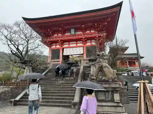 清水寺の{uncategorized: "未分類", other: "その他", undefined: "問題あり", building: "その他建物", grave: "お墓", sacred_gate: "鳥居", guardian: "狛犬", statue: "像", buddha: "仏像", history: "歴史", nature: "自然", garden: "庭園", animal: "動物", pagoda: "塔", temizu: "手水舎", mountain_gate: "山門・神門", sanctuary: "本殿・本堂", subordinate: "末社・摂社", art: "芸術", scenery: "景色", jizo: "地蔵", ema: "絵馬", goshuin: "御朱印", omikuji: "おみくじ", items: "授与品その他", amulet: "お守り", goshuincho: "御朱印帳", eats: "食事", festival: "お祭り", votive_dance: "神楽", shichigosan: "七五三参", wedding: "結婚式", experience: "体験その他", initially: "初詣", around: "周辺", anti_infection: "感染症対策"}