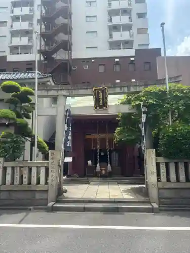 笠間稲荷神社 東京別社の{uncategorized: "未分類", other: "その他", undefined: "問題あり", building: "その他建物", grave: "お墓", sacred_gate: "鳥居", guardian: "狛犬", statue: "像", buddha: "仏像", history: "歴史", nature: "自然", garden: "庭園", animal: "動物", pagoda: "塔", temizu: "手水舎", mountain_gate: "山門・神門", sanctuary: "本殿・本堂", subordinate: "末社・摂社", art: "芸術", scenery: "景色", jizo: "地蔵", ema: "絵馬", goshuin: "御朱印", omikuji: "おみくじ", items: "授与品その他", amulet: "お守り", goshuincho: "御朱印帳", eats: "食事", festival: "お祭り", votive_dance: "神楽", shichigosan: "七五三参", wedding: "結婚式", experience: "体験その他", initially: "初詣", around: "周辺", anti_infection: "感染症対策"}