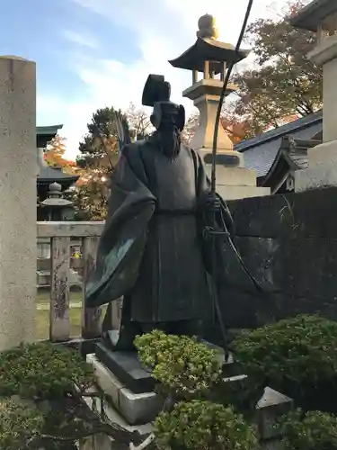 有礒正八幡宮の像