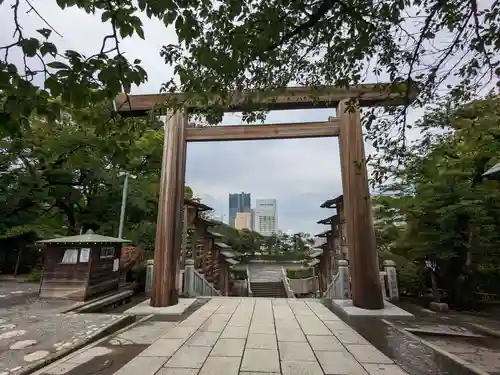 伊勢山皇大神宮の鳥居