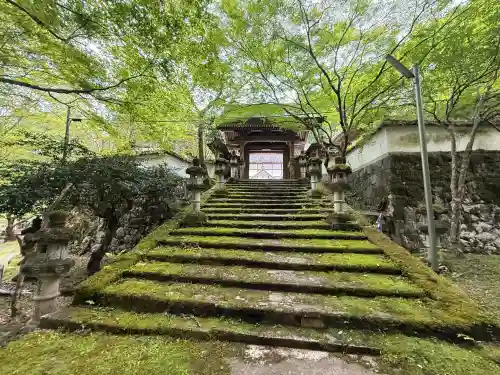 瑠璃寺の{uncategorized: "未分類", other: "その他", undefined: "問題あり", building: "その他建物", grave: "お墓", sacred_gate: "鳥居", guardian: "狛犬", statue: "像", buddha: "仏像", history: "歴史", nature: "自然", garden: "庭園", animal: "動物", pagoda: "塔", temizu: "手水舎", mountain_gate: "山門・神門", sanctuary: "本殿・本堂", subordinate: "末社・摂社", art: "芸術", scenery: "景色", jizo: "地蔵", ema: "絵馬", goshuin: "御朱印", omikuji: "おみくじ", items: "授与品その他", amulet: "お守り", goshuincho: "御朱印帳", eats: "食事", festival: "お祭り", votive_dance: "神楽", shichigosan: "七五三参", wedding: "結婚式", experience: "体験その他", initially: "初詣", around: "周辺", anti_infection: "感染症対策"}