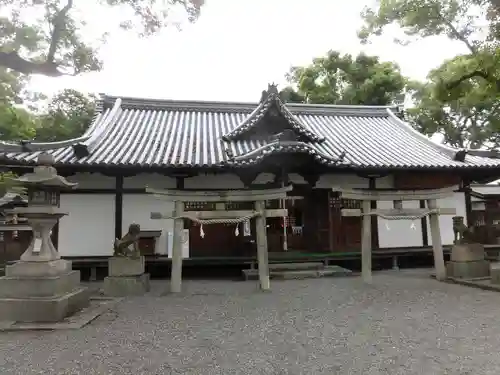 泉穴師神社の本殿