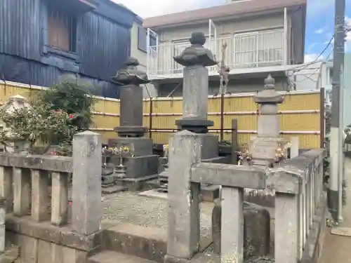 荘厳寺の{uncategorized: "未分類", other: "その他", undefined: "問題あり", building: "その他建物", grave: "お墓", sacred_gate: "鳥居", guardian: "狛犬", statue: "像", buddha: "仏像", history: "歴史", nature: "自然", garden: "庭園", animal: "動物", pagoda: "塔", temizu: "手水舎", mountain_gate: "山門・神門", sanctuary: "本殿・本堂", subordinate: "末社・摂社", art: "芸術", scenery: "景色", jizo: "地蔵", ema: "絵馬", goshuin: "御朱印", omikuji: "おみくじ", items: "授与品その他", amulet: "お守り", goshuincho: "御朱印帳", eats: "食事", festival: "お祭り", votive_dance: "神楽", shichigosan: "七五三参", wedding: "結婚式", experience: "体験その他", initially: "初詣", around: "周辺", anti_infection: "感染症対策"}