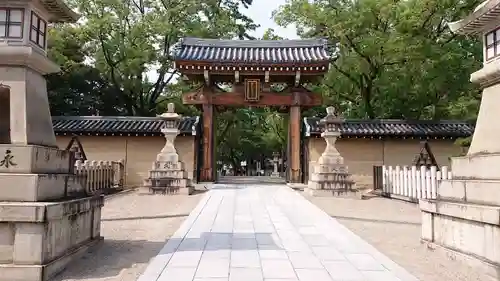 西宮神社の山門