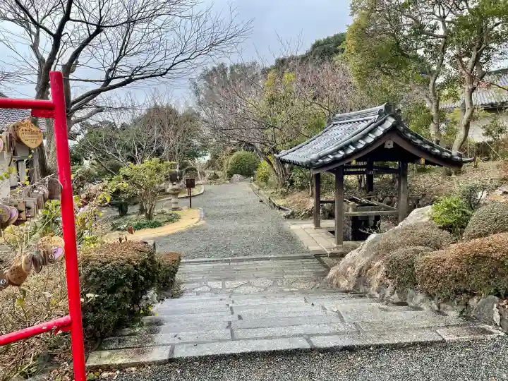 愛染明王堂の{uncategorized: "未分類", other: "その他", undefined: "問題あり", building: "その他建物", grave: "お墓", sacred_gate: "鳥居", guardian: "狛犬", statue: "像", buddha: "仏像", history: "歴史", nature: "自然", garden: "庭園", animal: "動物", pagoda: "塔", temizu: "手水舎", mountain_gate: "山門・神門", sanctuary: "本殿・本堂", subordinate: "末社・摂社", art: "芸術", scenery: "景色", jizo: "地蔵", ema: "絵馬", goshuin: "御朱印", omikuji: "おみくじ", items: "授与品その他", amulet: "お守り", goshuincho: "御朱印帳", eats: "食事", festival: "お祭り", votive_dance: "神楽", shichigosan: "七五三参", wedding: "結婚式", experience: "体験その他", initially: "初詣", around: "周辺", anti_infection: "感染症対策"}