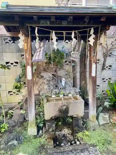 於岩稲荷田宮神社の手水