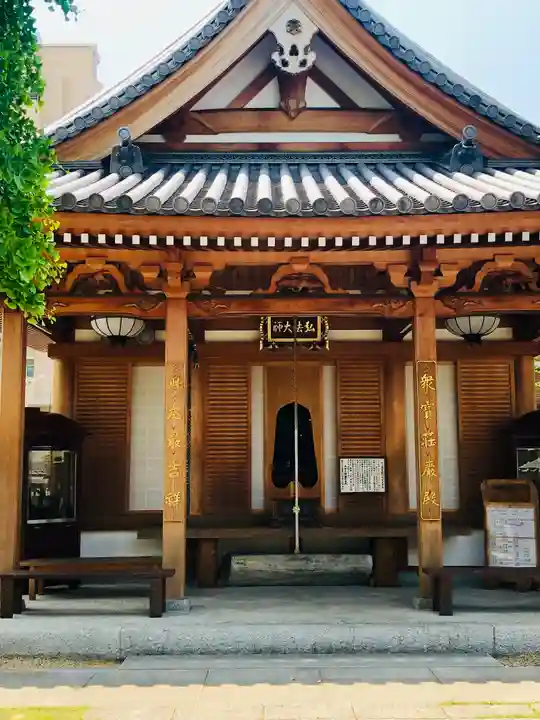 法楽寺の本殿・本堂