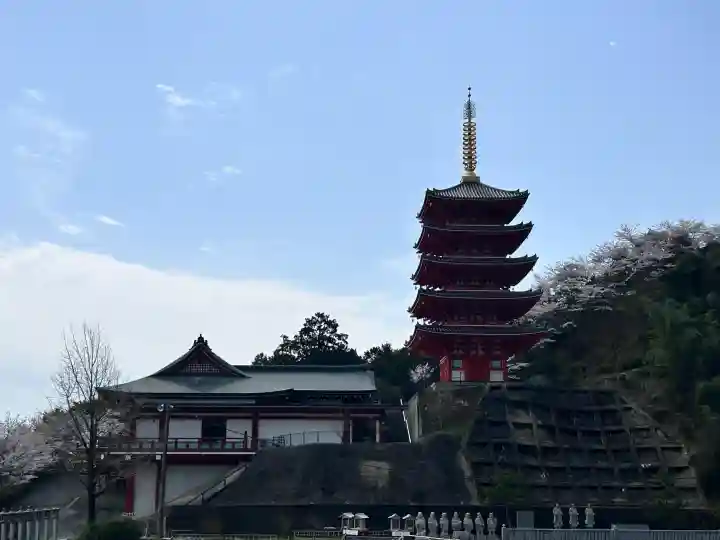 総本山 本福寺の{uncategorized: "未分類", other: "その他", undefined: "問題あり", building: "その他建物", grave: "お墓", sacred_gate: "鳥居", guardian: "狛犬", statue: "像", buddha: "仏像", history: "歴史", nature: "自然", garden: "庭園", animal: "動物", pagoda: "塔", temizu: "手水舎", mountain_gate: "山門・神門", sanctuary: "本殿・本堂", subordinate: "末社・摂社", art: "芸術", scenery: "景色", jizo: "地蔵", ema: "絵馬", goshuin: "御朱印", omikuji: "おみくじ", items: "授与品その他", amulet: "お守り", goshuincho: "御朱印帳", eats: "食事", festival: "お祭り", votive_dance: "神楽", shichigosan: "七五三参", wedding: "結婚式", experience: "体験その他", initially: "初詣", around: "周辺", anti_infection: "感染症対策"}