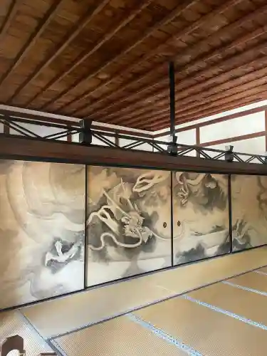 龍安寺の{uncategorized: "未分類", other: "その他", undefined: "問題あり", building: "その他建物", grave: "お墓", sacred_gate: "鳥居", guardian: "狛犬", statue: "像", buddha: "仏像", history: "歴史", nature: "自然", garden: "庭園", animal: "動物", pagoda: "塔", temizu: "手水舎", mountain_gate: "山門・神門", sanctuary: "本殿・本堂", subordinate: "末社・摂社", art: "芸術", scenery: "景色", jizo: "地蔵", ema: "絵馬", goshuin: "御朱印", omikuji: "おみくじ", items: "授与品その他", amulet: "お守り", goshuincho: "御朱印帳", eats: "食事", festival: "お祭り", votive_dance: "神楽", shichigosan: "七五三参", wedding: "結婚式", experience: "体験その他", initially: "初詣", around: "周辺", anti_infection: "感染症対策"}