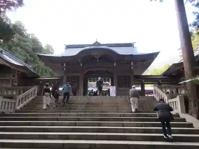 彌彦神社の山門・神門