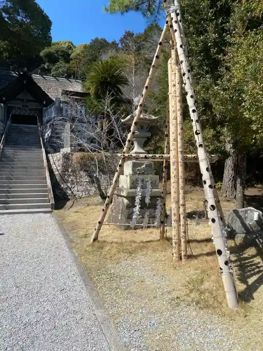 高家神社の{uncategorized: "未分類", other: "その他", undefined: "問題あり", building: "その他建物", grave: "お墓", sacred_gate: "鳥居", guardian: "狛犬", statue: "像", buddha: "仏像", history: "歴史", nature: "自然", garden: "庭園", animal: "動物", pagoda: "塔", temizu: "手水舎", mountain_gate: "山門・神門", sanctuary: "本殿・本堂", subordinate: "末社・摂社", art: "芸術", scenery: "景色", jizo: "地蔵", ema: "絵馬", goshuin: "御朱印", omikuji: "おみくじ", items: "授与品その他", amulet: "お守り", goshuincho: "御朱印帳", eats: "食事", festival: "お祭り", votive_dance: "神楽", shichigosan: "七五三参", wedding: "結婚式", experience: "体験その他", initially: "初詣", around: "周辺", anti_infection: "感染症対策"}