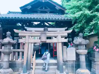 被官稲荷神社の鳥居