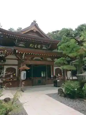 目の霊山　油山寺の本殿・本堂