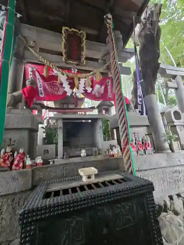瓢箪山稲荷神社の{uncategorized: "未分類", other: "その他", undefined: "問題あり", building: "その他建物", grave: "お墓", sacred_gate: "鳥居", guardian: "狛犬", statue: "像", buddha: "仏像", history: "歴史", nature: "自然", garden: "庭園", animal: "動物", pagoda: "塔", temizu: "手水舎", mountain_gate: "山門・神門", sanctuary: "本殿・本堂", subordinate: "末社・摂社", art: "芸術", scenery: "景色", jizo: "地蔵", ema: "絵馬", goshuin: "御朱印", omikuji: "おみくじ", items: "授与品その他", amulet: "お守り", goshuincho: "御朱印帳", eats: "食事", festival: "お祭り", votive_dance: "神楽", shichigosan: "七五三参", wedding: "結婚式", experience: "体験その他", initially: "初詣", around: "周辺", anti_infection: "感染症対策"}