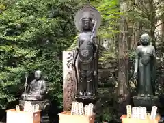 高野山金剛峯寺奥の院の仏像