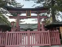 氣比神宮の{uncategorized: "未分類", other: "その他", undefined: "問題あり", building: "その他建物", grave: "お墓", sacred_gate: "鳥居", guardian: "狛犬", statue: "像", buddha: "仏像", history: "歴史", nature: "自然", garden: "庭園", animal: "動物", pagoda: "塔", temizu: "手水舎", mountain_gate: "山門・神門", sanctuary: "本殿・本堂", subordinate: "末社・摂社", art: "芸術", scenery: "景色", jizo: "地蔵", ema: "絵馬", goshuin: "御朱印", omikuji: "おみくじ", items: "授与品その他", amulet: "お守り", goshuincho: "御朱印帳", eats: "食事", festival: "お祭り", votive_dance: "神楽", shichigosan: "七五三参", wedding: "結婚式", experience: "体験その他", initially: "初詣", around: "周辺", anti_infection: "感染症対策"}