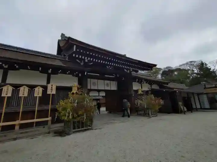 賀茂御祖神社(下鴨神社)の{uncategorized: "未分類", other: "その他", undefined: "問題あり", building: "その他建物", grave: "お墓", sacred_gate: "鳥居", guardian: "狛犬", statue: "像", buddha: "仏像", history: "歴史", nature: "自然", garden: "庭園", animal: "動物", pagoda: "塔", temizu: "手水舎", mountain_gate: "山門・神門", sanctuary: "本殿・本堂", subordinate: "末社・摂社", art: "芸術", scenery: "景色", jizo: "地蔵", ema: "絵馬", goshuin: "御朱印", omikuji: "おみくじ", items: "授与品その他", amulet: "お守り", goshuincho: "御朱印帳", eats: "食事", festival: "お祭り", votive_dance: "神楽", shichigosan: "七五三参", wedding: "結婚式", experience: "体験その他", initially: "初詣", around: "周辺", anti_infection: "感染症対策"}