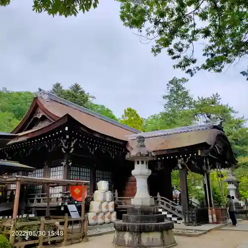 武田神社の本殿・本堂