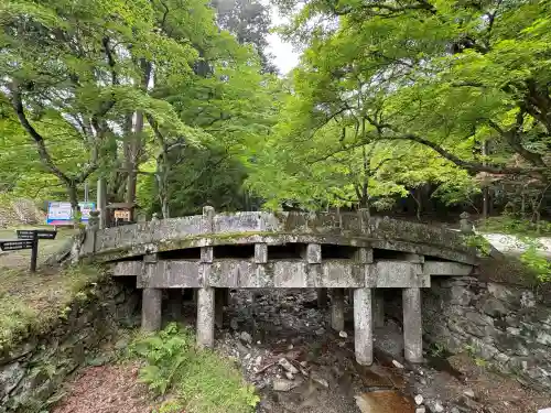日吉大社の{uncategorized: "未分類", other: "その他", undefined: "問題あり", building: "その他建物", grave: "お墓", sacred_gate: "鳥居", guardian: "狛犬", statue: "像", buddha: "仏像", history: "歴史", nature: "自然", garden: "庭園", animal: "動物", pagoda: "塔", temizu: "手水舎", mountain_gate: "山門・神門", sanctuary: "本殿・本堂", subordinate: "末社・摂社", art: "芸術", scenery: "景色", jizo: "地蔵", ema: "絵馬", goshuin: "御朱印", omikuji: "おみくじ", items: "授与品その他", amulet: "お守り", goshuincho: "御朱印帳", eats: "食事", festival: "お祭り", votive_dance: "神楽", shichigosan: "七五三参", wedding: "結婚式", experience: "体験その他", initially: "初詣", around: "周辺", anti_infection: "感染症対策"}