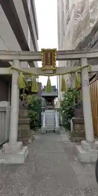 稲荷大明神の鳥居
