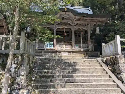知井八幡神社の{uncategorized: "未分類", other: "その他", undefined: "問題あり", building: "その他建物", grave: "お墓", sacred_gate: "鳥居", guardian: "狛犬", statue: "像", buddha: "仏像", history: "歴史", nature: "自然", garden: "庭園", animal: "動物", pagoda: "塔", temizu: "手水舎", mountain_gate: "山門・神門", sanctuary: "本殿・本堂", subordinate: "末社・摂社", art: "芸術", scenery: "景色", jizo: "地蔵", ema: "絵馬", goshuin: "御朱印", omikuji: "おみくじ", items: "授与品その他", amulet: "お守り", goshuincho: "御朱印帳", eats: "食事", festival: "お祭り", votive_dance: "神楽", shichigosan: "七五三参", wedding: "結婚式", experience: "体験その他", initially: "初詣", around: "周辺", anti_infection: "感染症対策"}