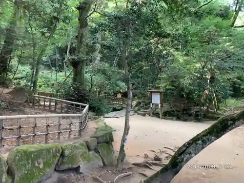 八重垣神社の庭園