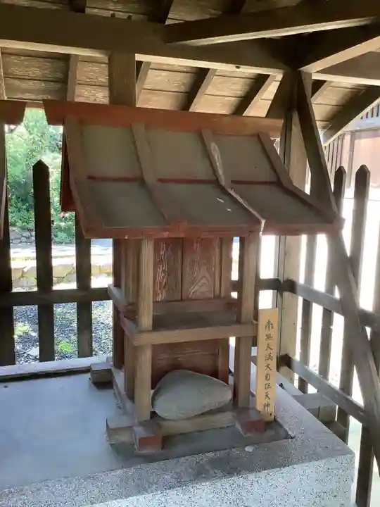 神明社(曽本神明社)の末社・摂社