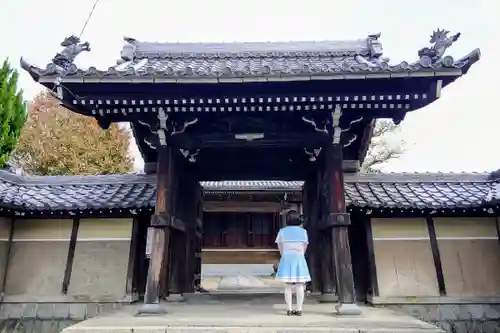 覚順寺の山門・神門