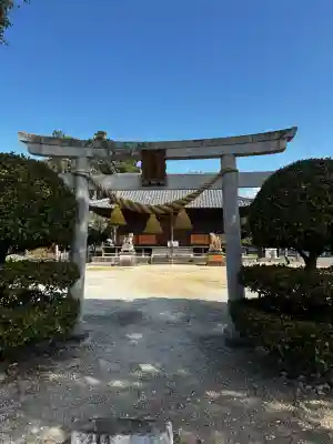 素盞嗚神社の{uncategorized: "未分類", other: "その他", undefined: "問題あり", building: "その他建物", grave: "お墓", sacred_gate: "鳥居", guardian: "狛犬", statue: "像", buddha: "仏像", history: "歴史", nature: "自然", garden: "庭園", animal: "動物", pagoda: "塔", temizu: "手水舎", mountain_gate: "山門・神門", sanctuary: "本殿・本堂", subordinate: "末社・摂社", art: "芸術", scenery: "景色", jizo: "地蔵", ema: "絵馬", goshuin: "御朱印", omikuji: "おみくじ", items: "授与品その他", amulet: "お守り", goshuincho: "御朱印帳", eats: "食事", festival: "お祭り", votive_dance: "神楽", shichigosan: "七五三参", wedding: "結婚式", experience: "体験その他", initially: "初詣", around: "周辺", anti_infection: "感染症対策"}