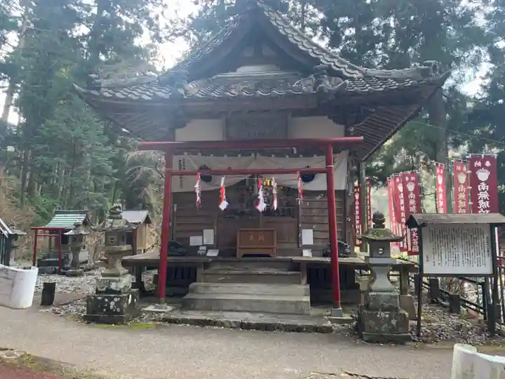 久遠寺の本殿・本堂