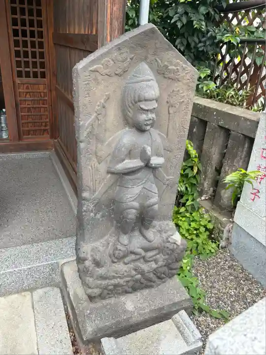 子育地蔵堂の像