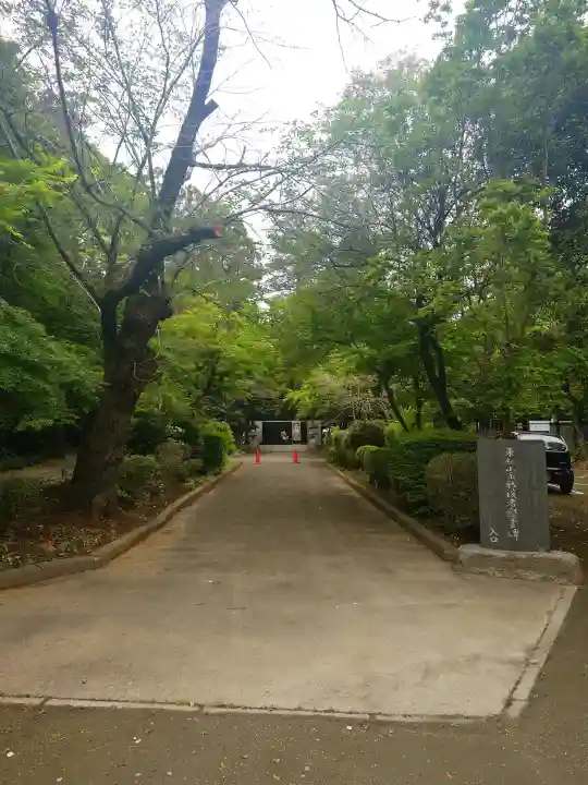 箭弓稲荷神社の{uncategorized: "未分類", other: "その他", undefined: "問題あり", building: "その他建物", grave: "お墓", sacred_gate: "鳥居", guardian: "狛犬", statue: "像", buddha: "仏像", history: "歴史", nature: "自然", garden: "庭園", animal: "動物", pagoda: "塔", temizu: "手水舎", mountain_gate: "山門・神門", sanctuary: "本殿・本堂", subordinate: "末社・摂社", art: "芸術", scenery: "景色", jizo: "地蔵", ema: "絵馬", goshuin: "御朱印", omikuji: "おみくじ", items: "授与品その他", amulet: "お守り", goshuincho: "御朱印帳", eats: "食事", festival: "お祭り", votive_dance: "神楽", shichigosan: "七五三参", wedding: "結婚式", experience: "体験その他", initially: "初詣", around: "周辺", anti_infection: "感染症対策"}