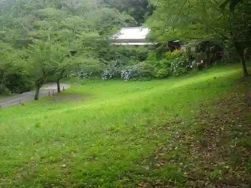 葛原岡神社の庭園