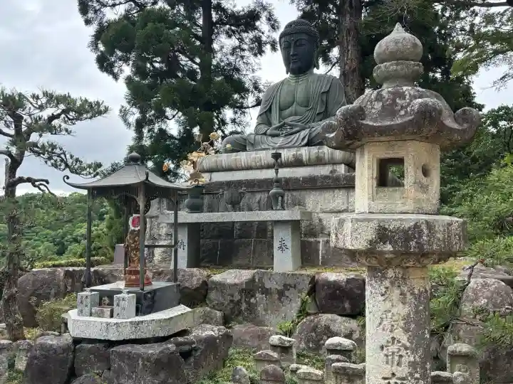 観音正寺の{uncategorized: "未分類", other: "その他", undefined: "問題あり", building: "その他建物", grave: "お墓", sacred_gate: "鳥居", guardian: "狛犬", statue: "像", buddha: "仏像", history: "歴史", nature: "自然", garden: "庭園", animal: "動物", pagoda: "塔", temizu: "手水舎", mountain_gate: "山門・神門", sanctuary: "本殿・本堂", subordinate: "末社・摂社", art: "芸術", scenery: "景色", jizo: "地蔵", ema: "絵馬", goshuin: "御朱印", omikuji: "おみくじ", items: "授与品その他", amulet: "お守り", goshuincho: "御朱印帳", eats: "食事", festival: "お祭り", votive_dance: "神楽", shichigosan: "七五三参", wedding: "結婚式", experience: "体験その他", initially: "初詣", around: "周辺", anti_infection: "感染症対策"}
