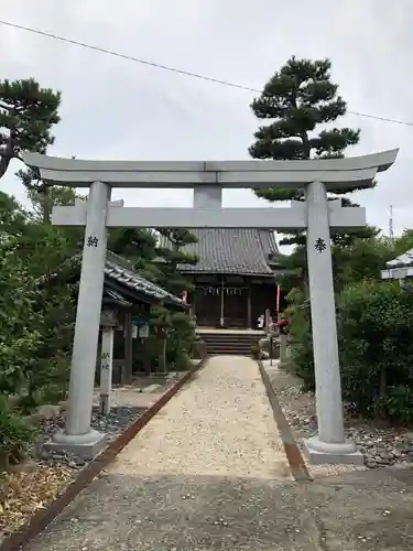 玉三稲荷神社の鳥居