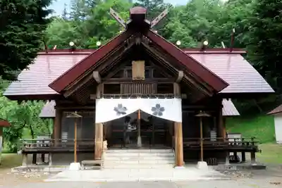 新得神社の本殿・本堂