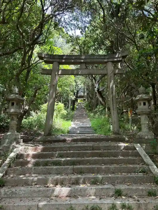 牛窓神社の{uncategorized: "未分類", other: "その他", undefined: "問題あり", building: "その他建物", grave: "お墓", sacred_gate: "鳥居", guardian: "狛犬", statue: "像", buddha: "仏像", history: "歴史", nature: "自然", garden: "庭園", animal: "動物", pagoda: "塔", temizu: "手水舎", mountain_gate: "山門・神門", sanctuary: "本殿・本堂", subordinate: "末社・摂社", art: "芸術", scenery: "景色", jizo: "地蔵", ema: "絵馬", goshuin: "御朱印", omikuji: "おみくじ", items: "授与品その他", amulet: "お守り", goshuincho: "御朱印帳", eats: "食事", festival: "お祭り", votive_dance: "神楽", shichigosan: "七五三参", wedding: "結婚式", experience: "体験その他", initially: "初詣", around: "周辺", anti_infection: "感染症対策"}
