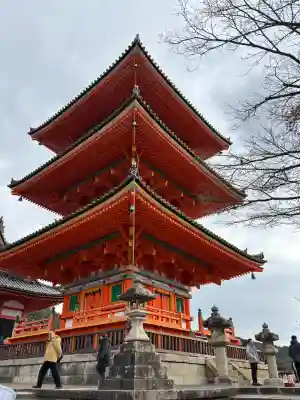 清水寺の{uncategorized: "未分類", other: "その他", undefined: "問題あり", building: "その他建物", grave: "お墓", sacred_gate: "鳥居", guardian: "狛犬", statue: "像", buddha: "仏像", history: "歴史", nature: "自然", garden: "庭園", animal: "動物", pagoda: "塔", temizu: "手水舎", mountain_gate: "山門・神門", sanctuary: "本殿・本堂", subordinate: "末社・摂社", art: "芸術", scenery: "景色", jizo: "地蔵", ema: "絵馬", goshuin: "御朱印", omikuji: "おみくじ", items: "授与品その他", amulet: "お守り", goshuincho: "御朱印帳", eats: "食事", festival: "お祭り", votive_dance: "神楽", shichigosan: "七五三参", wedding: "結婚式", experience: "体験その他", initially: "初詣", around: "周辺", anti_infection: "感染症対策"}