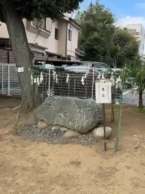 駒込天祖神社の{uncategorized: "未分類", other: "その他", undefined: "問題あり", building: "その他建物", grave: "お墓", sacred_gate: "鳥居", guardian: "狛犬", statue: "像", buddha: "仏像", history: "歴史", nature: "自然", garden: "庭園", animal: "動物", pagoda: "塔", temizu: "手水舎", mountain_gate: "山門・神門", sanctuary: "本殿・本堂", subordinate: "末社・摂社", art: "芸術", scenery: "景色", jizo: "地蔵", ema: "絵馬", goshuin: "御朱印", omikuji: "おみくじ", items: "授与品その他", amulet: "お守り", goshuincho: "御朱印帳", eats: "食事", festival: "お祭り", votive_dance: "神楽", shichigosan: "七五三参", wedding: "結婚式", experience: "体験その他", initially: "初詣", around: "周辺", anti_infection: "感染症対策"}