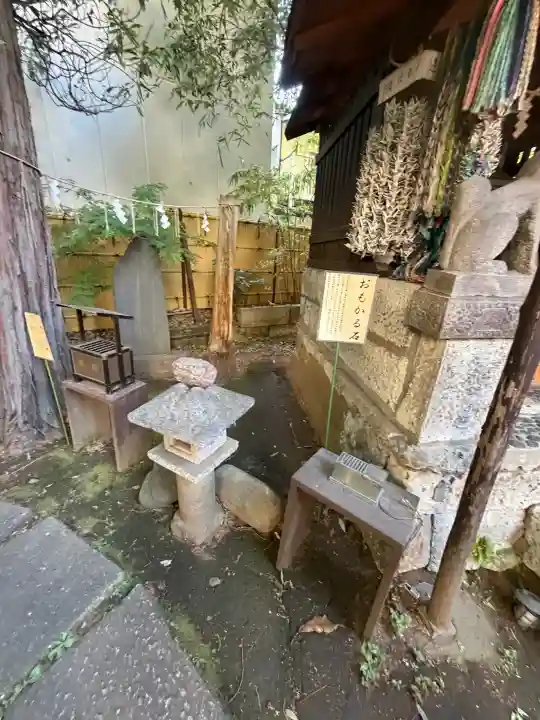 くまくま神社(導きの社 熊野町熊野神社)の{uncategorized: "未分類", other: "その他", undefined: "問題あり", building: "その他建物", grave: "お墓", sacred_gate: "鳥居", guardian: "狛犬", statue: "像", buddha: "仏像", history: "歴史", nature: "自然", garden: "庭園", animal: "動物", pagoda: "塔", temizu: "手水舎", mountain_gate: "山門・神門", sanctuary: "本殿・本堂", subordinate: "末社・摂社", art: "芸術", scenery: "景色", jizo: "地蔵", ema: "絵馬", goshuin: "御朱印", omikuji: "おみくじ", items: "授与品その他", amulet: "お守り", goshuincho: "御朱印帳", eats: "食事", festival: "お祭り", votive_dance: "神楽", shichigosan: "七五三参", wedding: "結婚式", experience: "体験その他", initially: "初詣", around: "周辺", anti_infection: "感染症対策"}