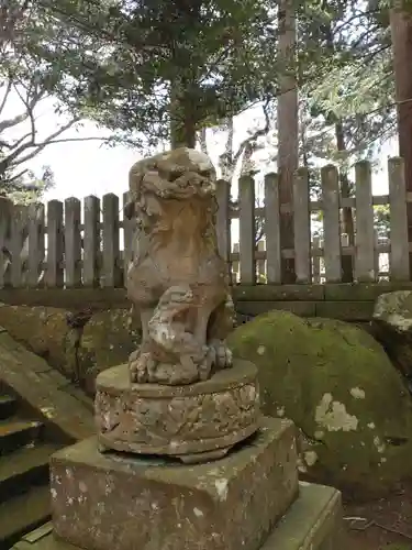 三国神社の狛犬