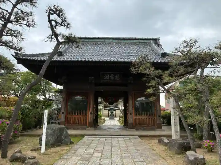 萬満寺の{uncategorized: "未分類", other: "その他", undefined: "問題あり", building: "その他建物", grave: "お墓", sacred_gate: "鳥居", guardian: "狛犬", statue: "像", buddha: "仏像", history: "歴史", nature: "自然", garden: "庭園", animal: "動物", pagoda: "塔", temizu: "手水舎", mountain_gate: "山門・神門", sanctuary: "本殿・本堂", subordinate: "末社・摂社", art: "芸術", scenery: "景色", jizo: "地蔵", ema: "絵馬", goshuin: "御朱印", omikuji: "おみくじ", items: "授与品その他", amulet: "お守り", goshuincho: "御朱印帳", eats: "食事", festival: "お祭り", votive_dance: "神楽", shichigosan: "七五三参", wedding: "結婚式", experience: "体験その他", initially: "初詣", around: "周辺", anti_infection: "感染症対策"}