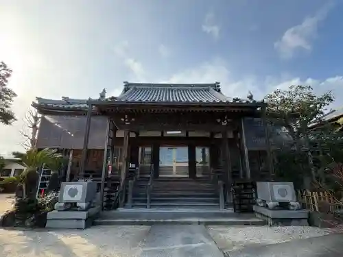 隨願寺の{uncategorized: "未分類", other: "その他", undefined: "問題あり", building: "その他建物", grave: "お墓", sacred_gate: "鳥居", guardian: "狛犬", statue: "像", buddha: "仏像", history: "歴史", nature: "自然", garden: "庭園", animal: "動物", pagoda: "塔", temizu: "手水舎", mountain_gate: "山門・神門", sanctuary: "本殿・本堂", subordinate: "末社・摂社", art: "芸術", scenery: "景色", jizo: "地蔵", ema: "絵馬", goshuin: "御朱印", omikuji: "おみくじ", items: "授与品その他", amulet: "お守り", goshuincho: "御朱印帳", eats: "食事", festival: "お祭り", votive_dance: "神楽", shichigosan: "七五三参", wedding: "結婚式", experience: "体験その他", initially: "初詣", around: "周辺", anti_infection: "感染症対策"}